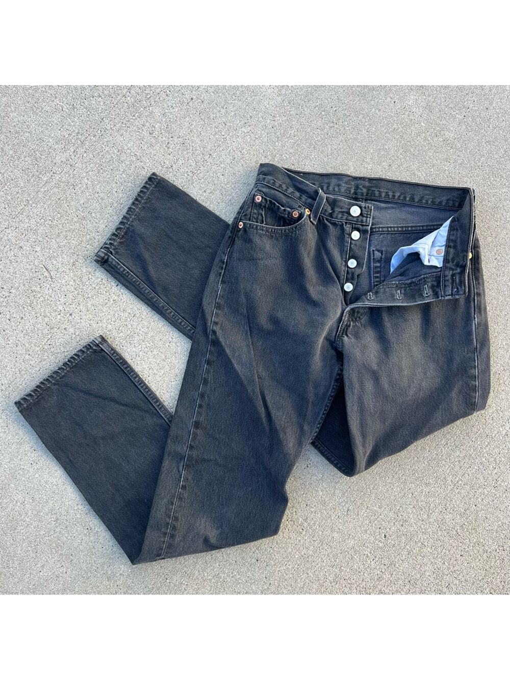 Vintage Y2K Levi’s For Women Black 501 button fly straight leg jeans 29x32